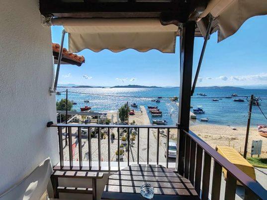 Pension Antonakis Ouranoupolis Greece Exterior photo